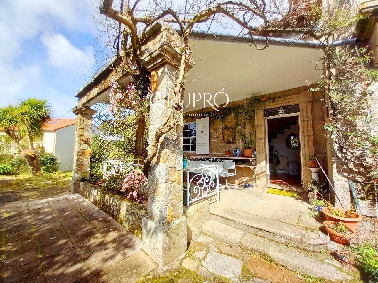 Vista exterior de Casa o xalet en venda en Vigo  amb Calefacció, Jardí privat i Parquet