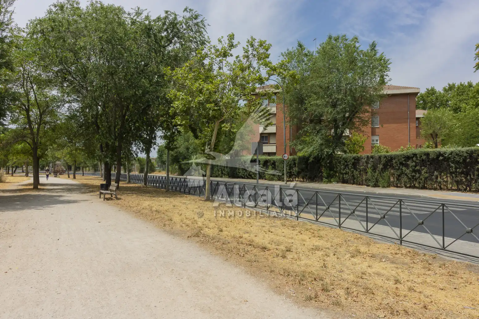 Vista exterior de Pis en venda en Alcalá de Henares amb Aire condicionat, Calefacció i Moblat
