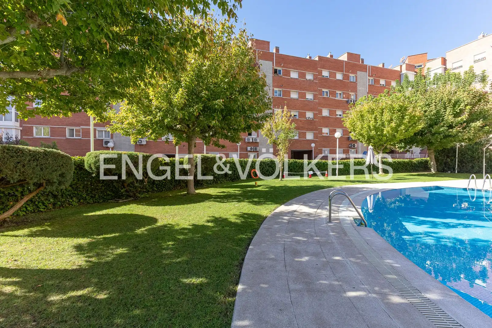 Vista exterior de Piso en venta en Madrid con Aire acondicionado, Calefacción y Piscina