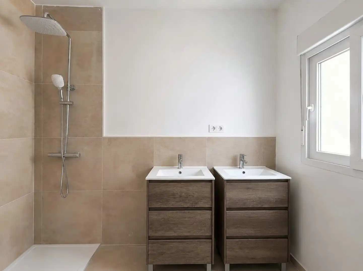 Baño de Casa o chalet en venta en Alcalá de Guadaira con Jardín privado, Terraza y Trastero