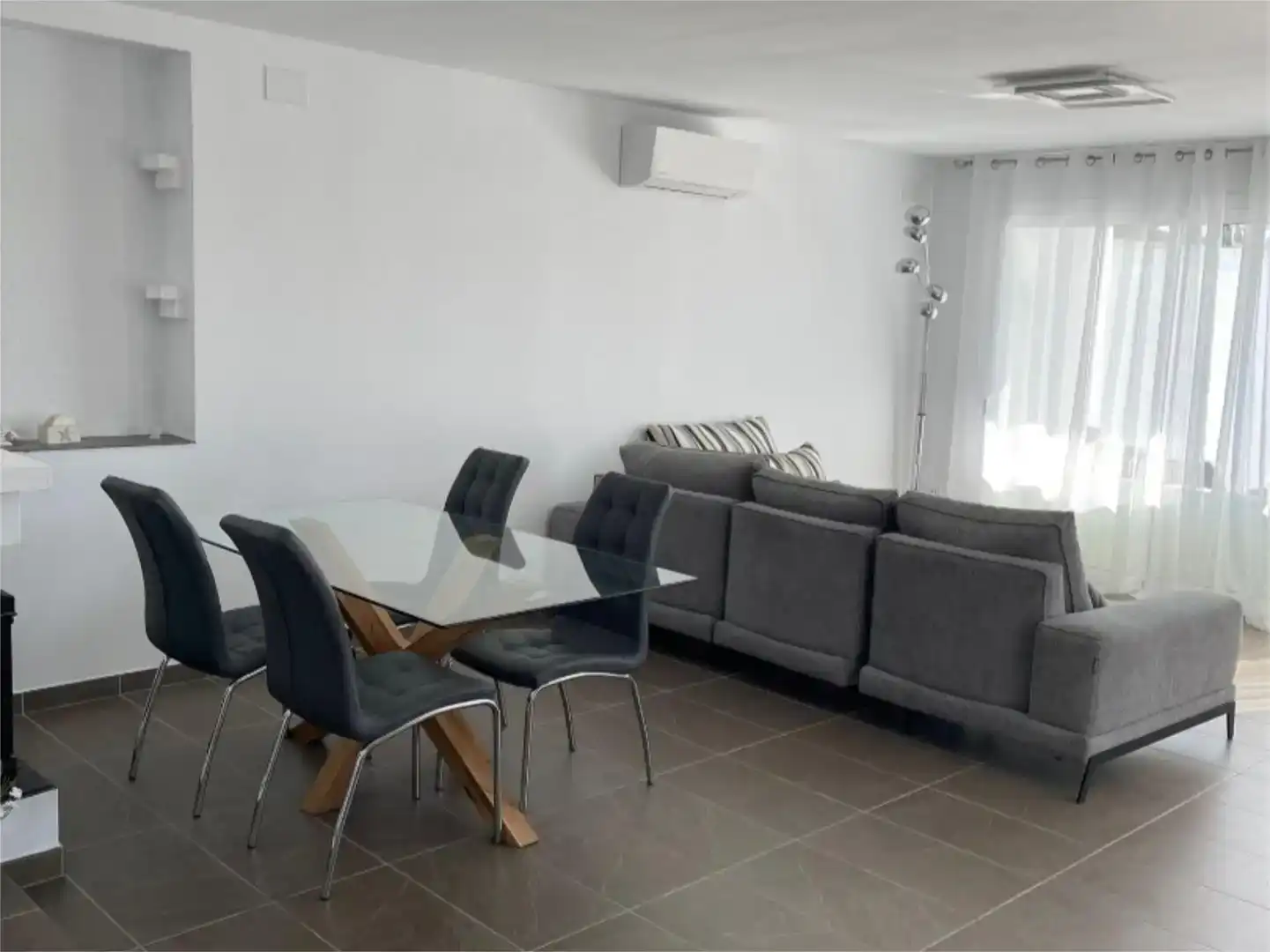 Sala de estar de Casa o chalet de alquiler en Empuriabrava con Aire acondicionado, Jardín privado y Piscina