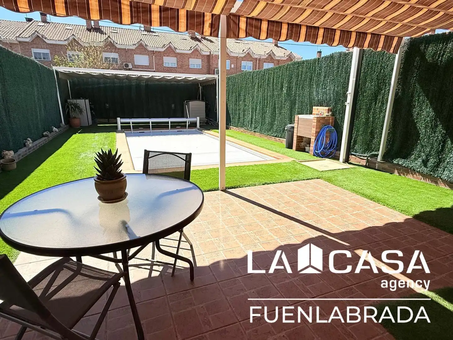 Jardí de Casa adosada en venda en Griñón amb Aire condicionat, Terrassa i Piscina