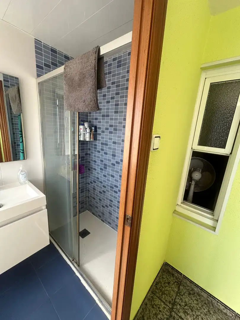 Baño de Casa adosada en venta en Badalona con Aire acondicionado, Calefacción y Terraza