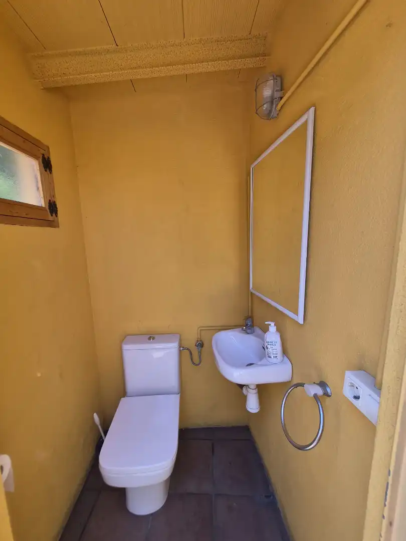 Baño de Casa o chalet de alquiler en La Llacuna con Aire acondicionado, Calefacción y Jardín privado