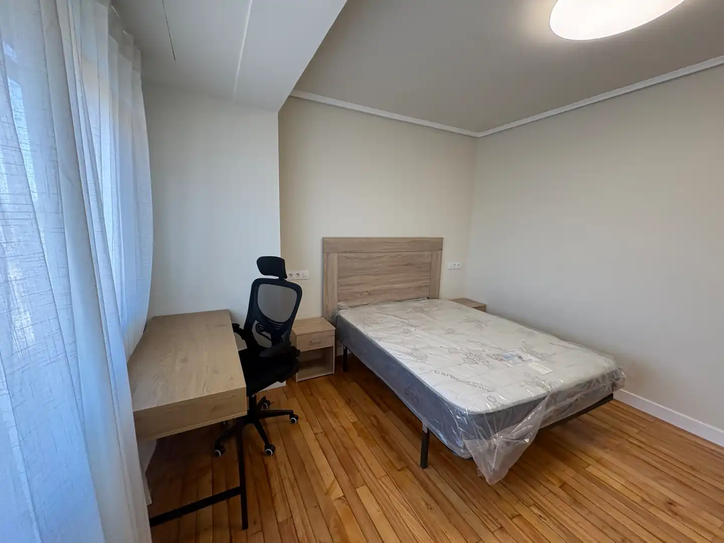 Schlafzimmer von Wohnung zur Miete in Ferrol mit Abstellraum, Möbliert und Ofen