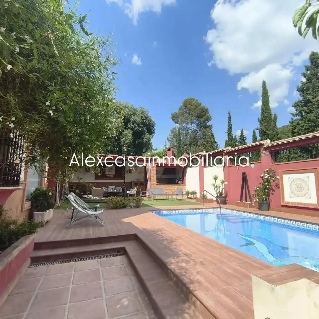 Villa con piscina in vendita a Cabra