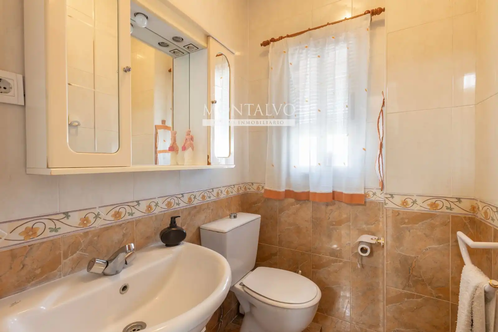 Bathroom of Houses for sale in Atarfe  with Heating and Storage room