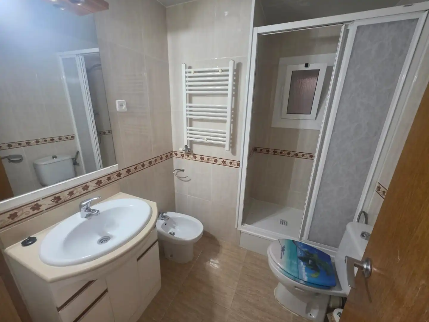 Baño de Piso en venta en L'Hospitalet de Llobregat con Calefacción, Parquet y Amueblado