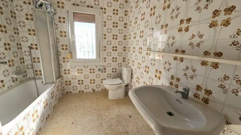 Badezimmer von Haus oder Chalet zum Verkauf in Dénia mit Klimaanlage, Privatgarten und Terrasse