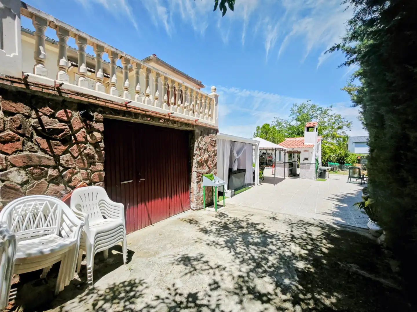Vista exterior de Casa o chalet en venta en El Casar de Escalona con Aire acondicionado, Calefacción y Jardín privado