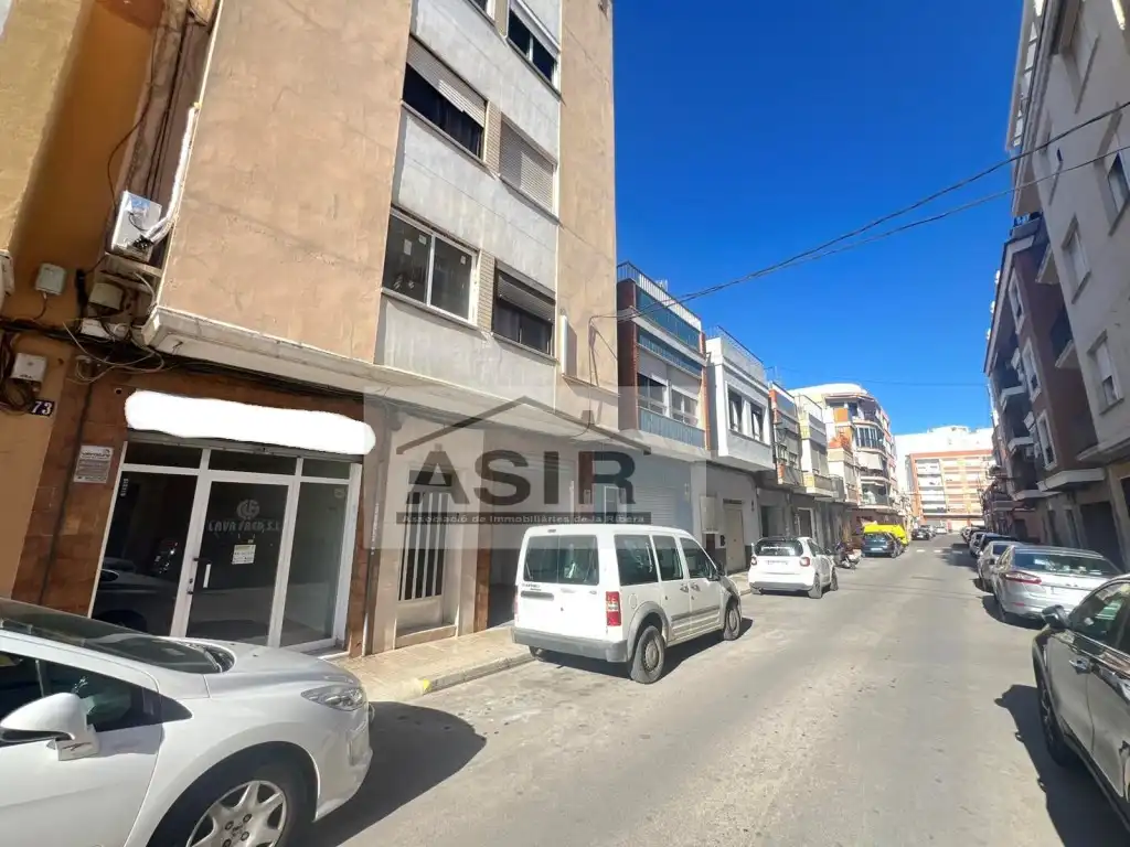 Vista exterior de Local de alquiler en Alzira