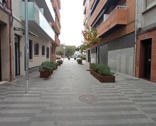 Vista exterior de Local en venda en Cornellà de Llobregat