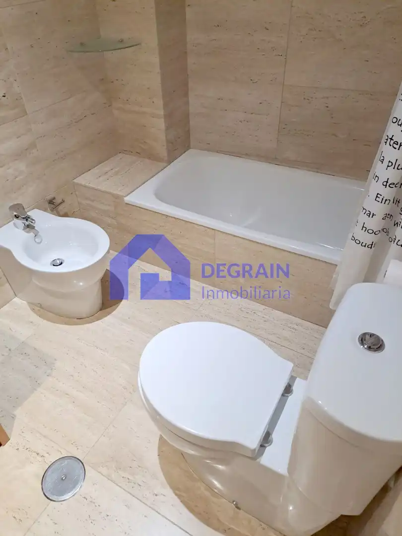 Bathroom of Flat for rent in Oviedo 
