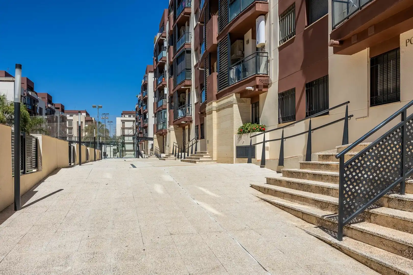 Vista exterior de Piso en venta en Mairena del Aljarafe con Aire acondicionado, Terraza y Trastero