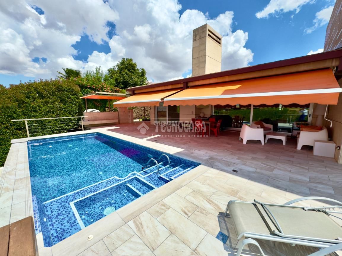 Piscina de Casa o xalet en venda en Cabanillas del Campo amb Aire condicionat, Calefacció i Terrassa