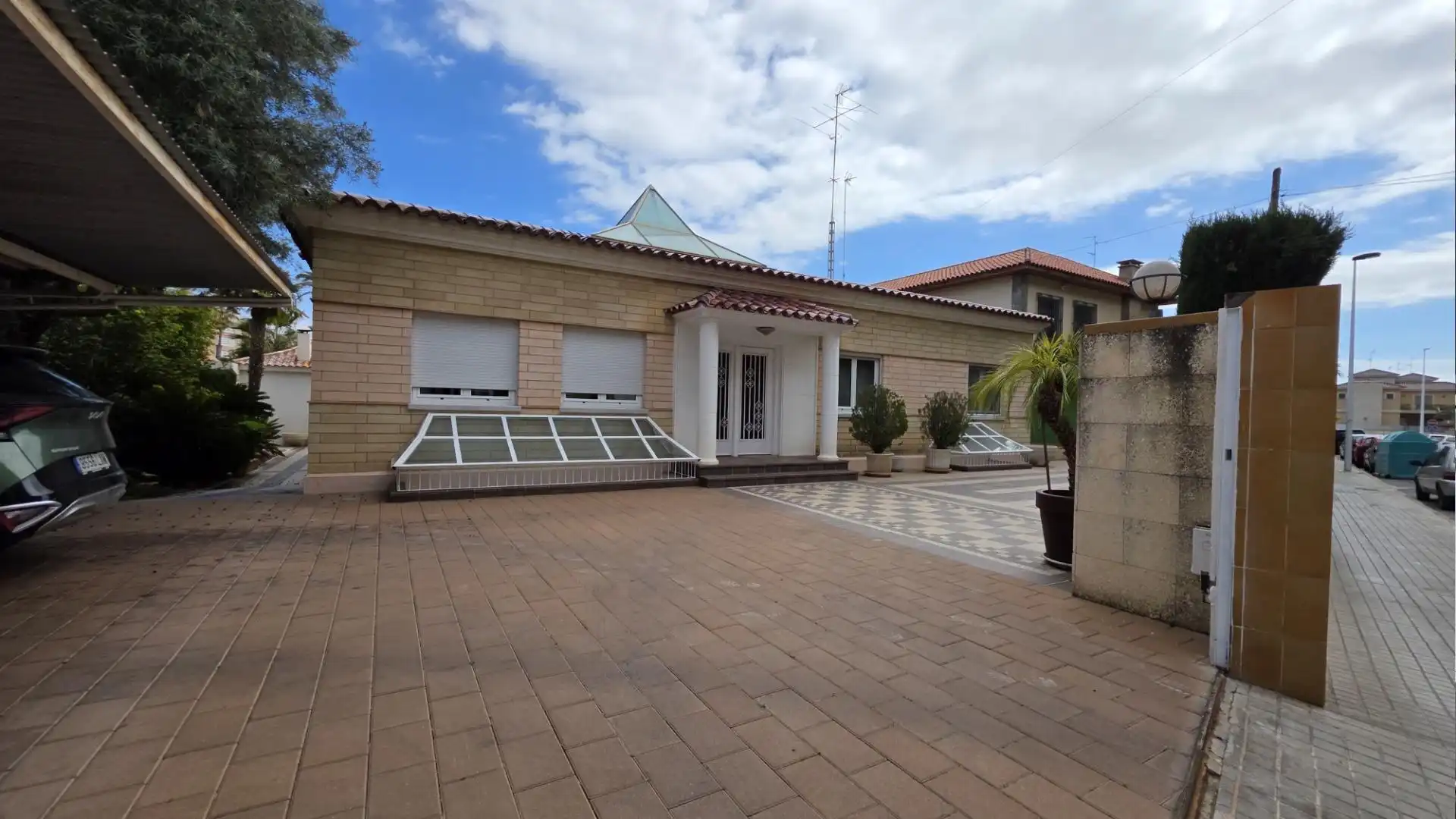 Exterior view of Houses for sale in Elche / Elx  with Air Conditioner, Private garden and Parquet flooring