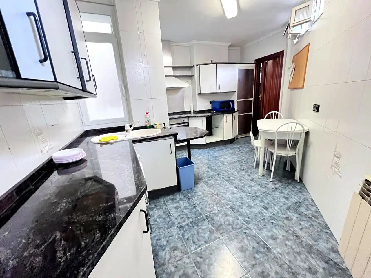 Cocina de Piso en venta en Vitoria - Gasteiz con Calefacción, Trastero y Amueblado