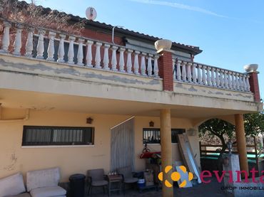 Casa con piscina in vendita a Vallirana