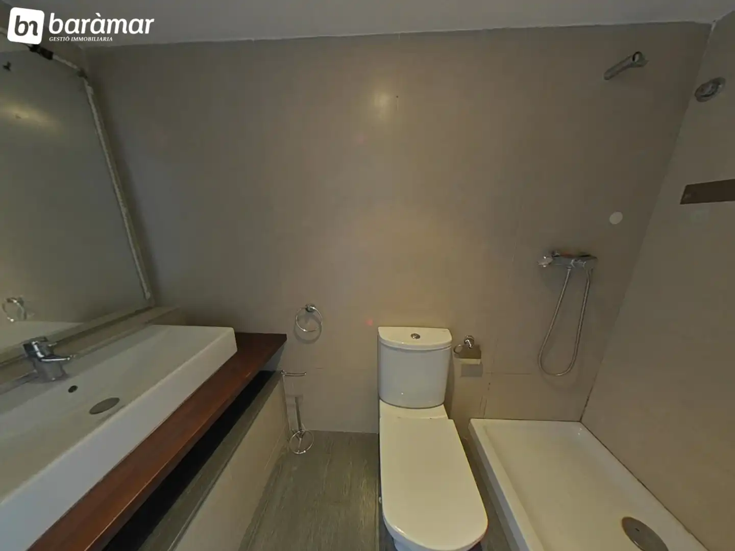 Baño de Casa adosada en venta en El Vendrell con Aire acondicionado, Calefacción y Jardín privado