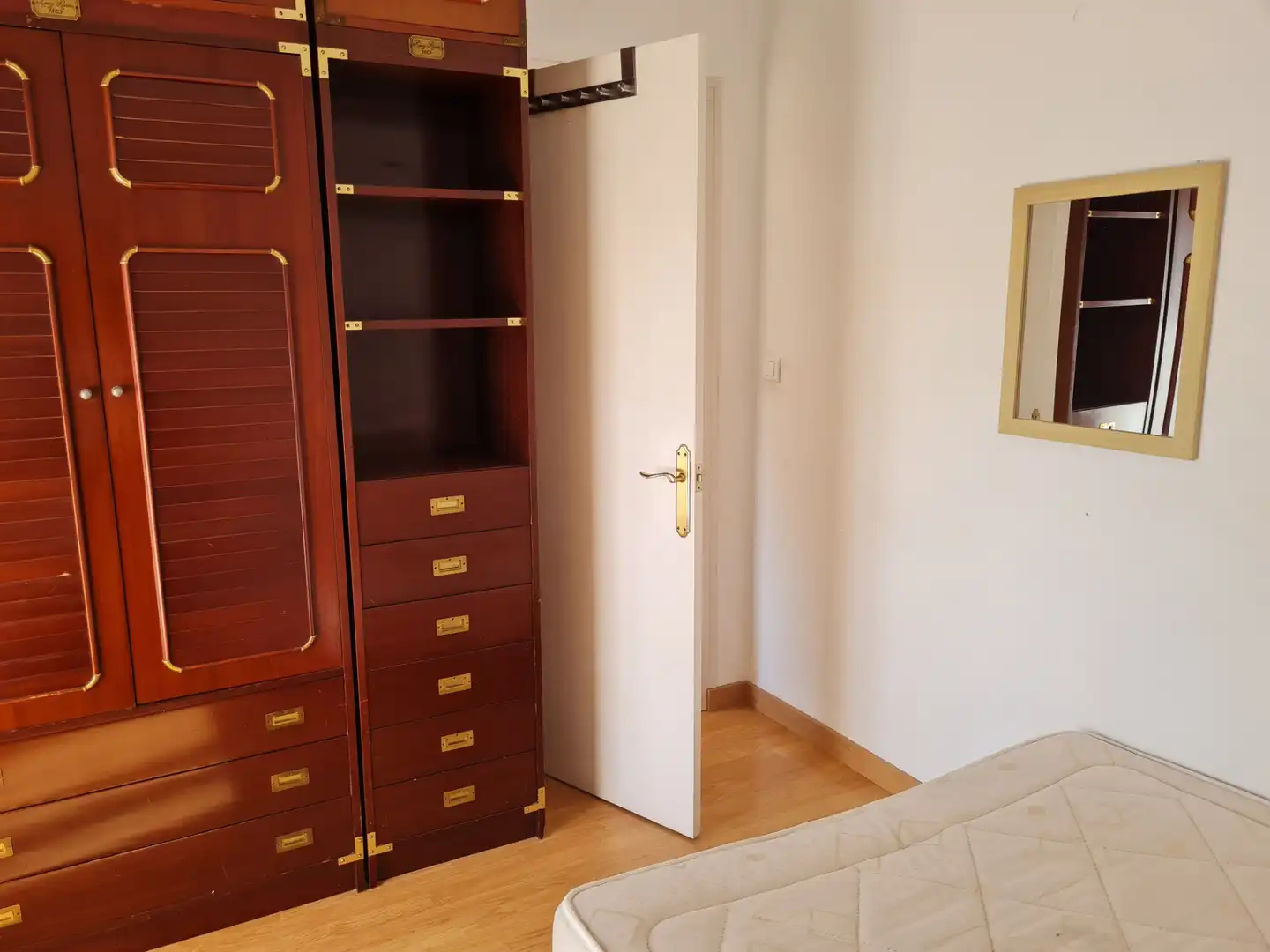 Dormitori de Pis de lloguer en Girona amb Aire condicionat, Calefacció i Parquet