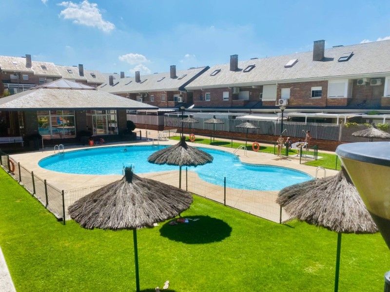 Piscina de Casa o xalet de lloguer en Villanueva del Pardillo amb Aire condicionat, Calefacció i Terrassa