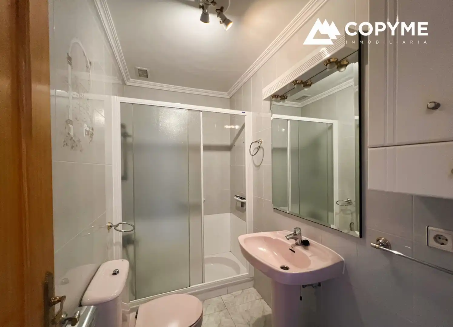 Baño de Casa adosada en venta en Gerindote con Aire acondicionado, Jardín privado y Amueblado