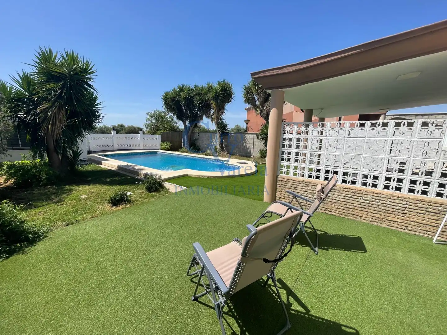 Swimming pool of Country homes for sale in Dos Hermanas  with Air Conditioner, Heating and Private garden