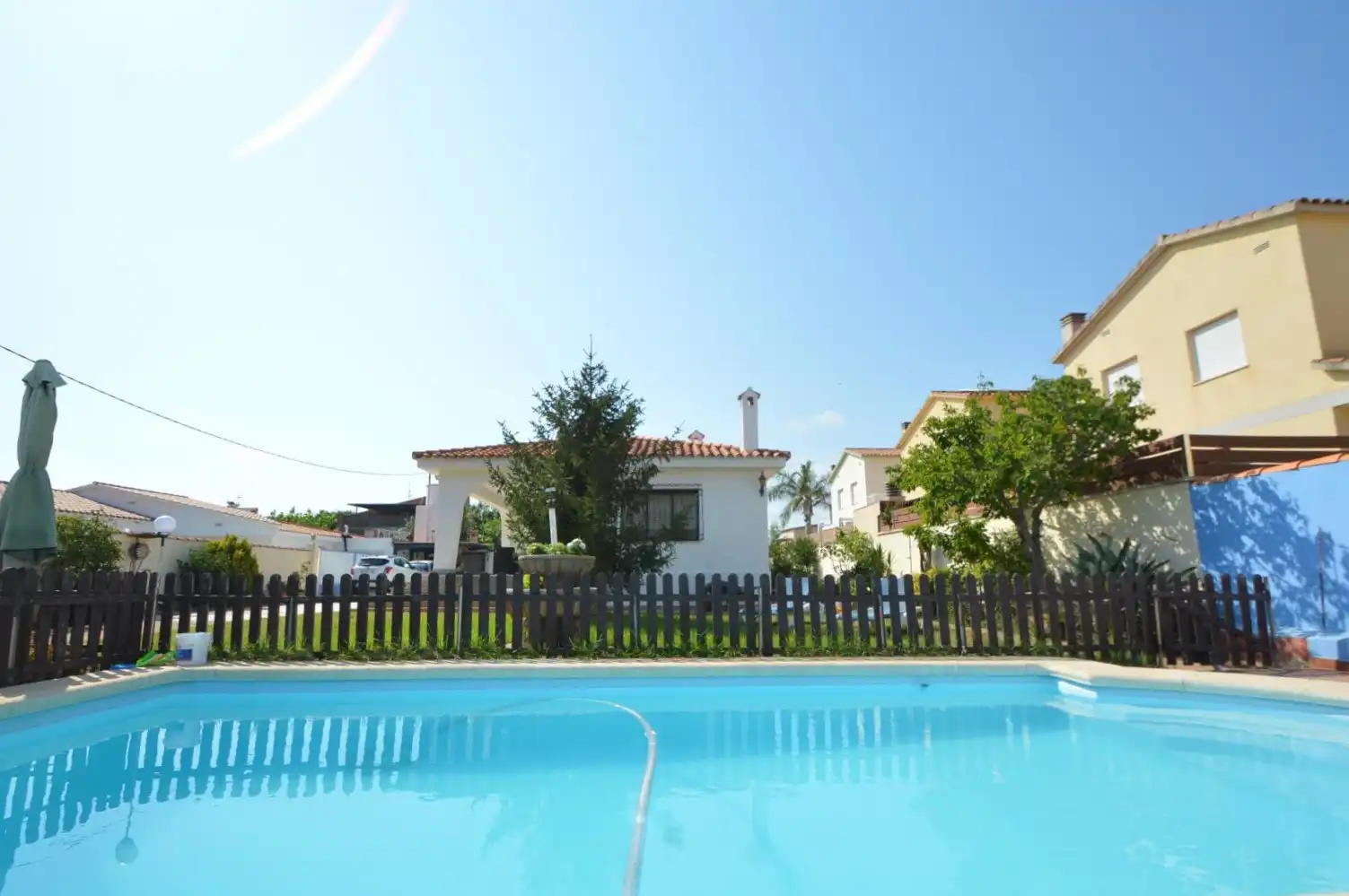 Vista exterior de Casa o xalet en venda en Vinaròs amb Jardí privat, Terrassa i Traster