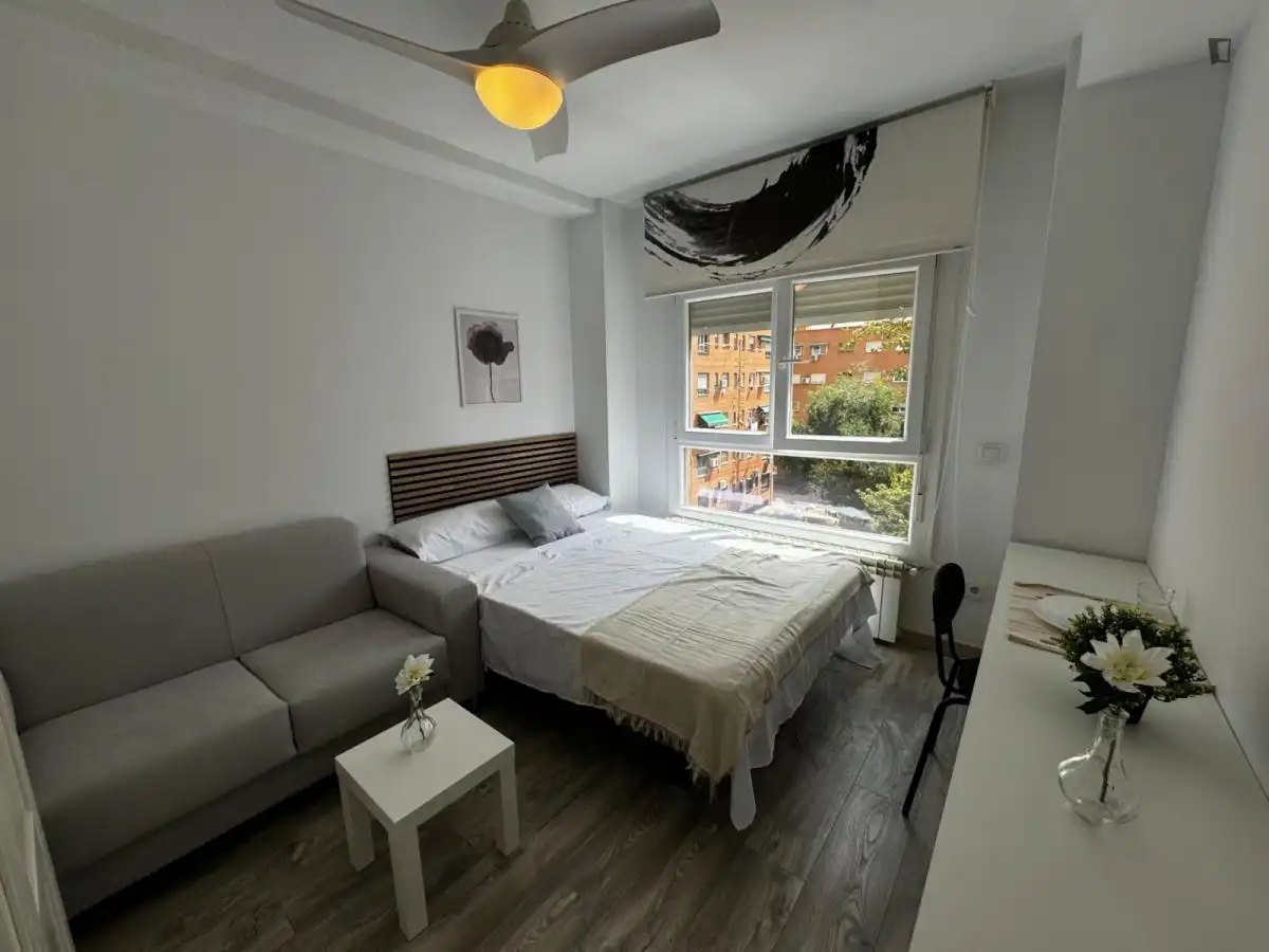 Bedroom of Apartments for share in  Madrid Capital  with Furnished, Oven and Microwave
