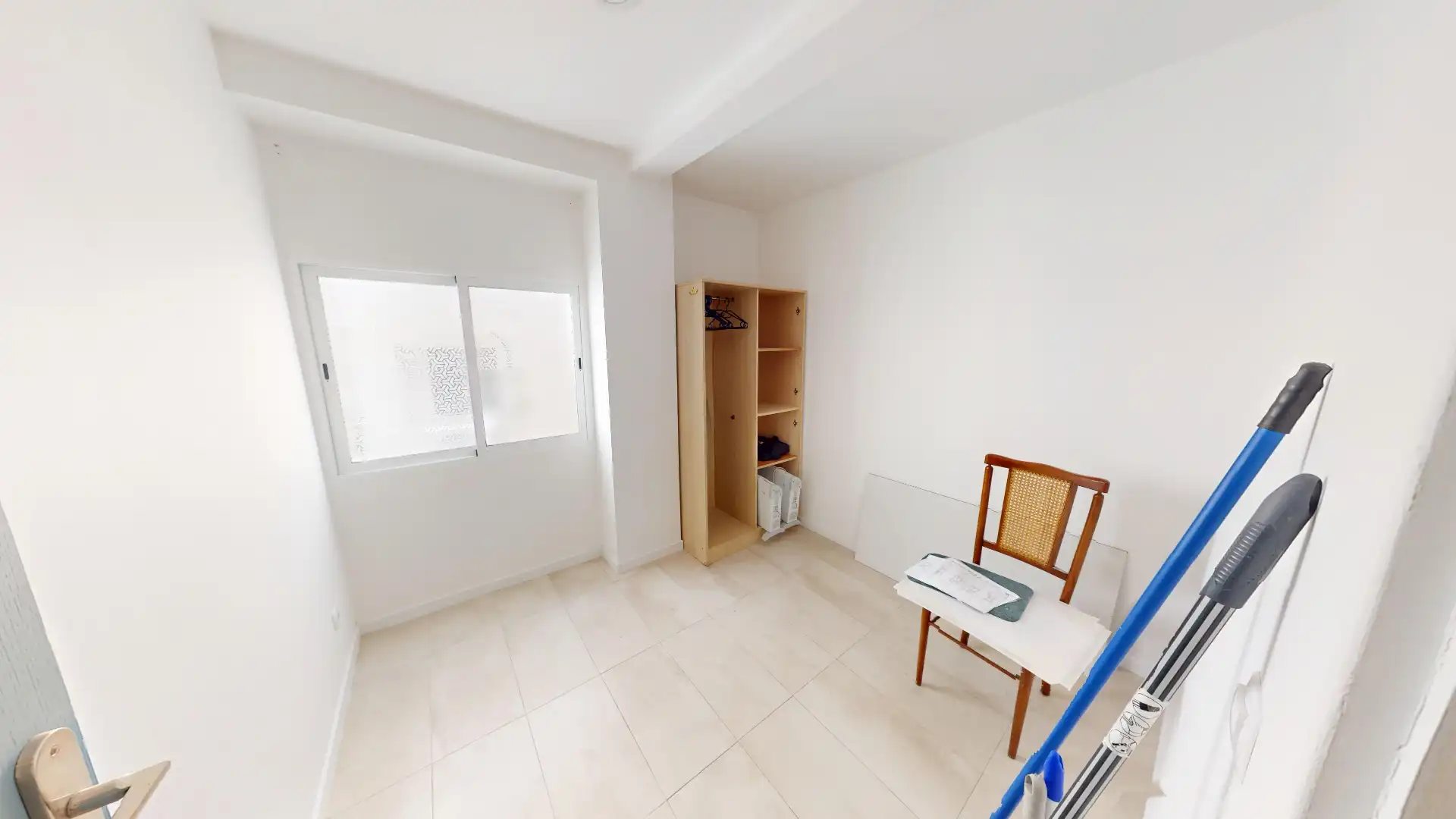 Habitación de Piso en venta en Alicante / Alacant con Amueblado, Lavadora y Balcón