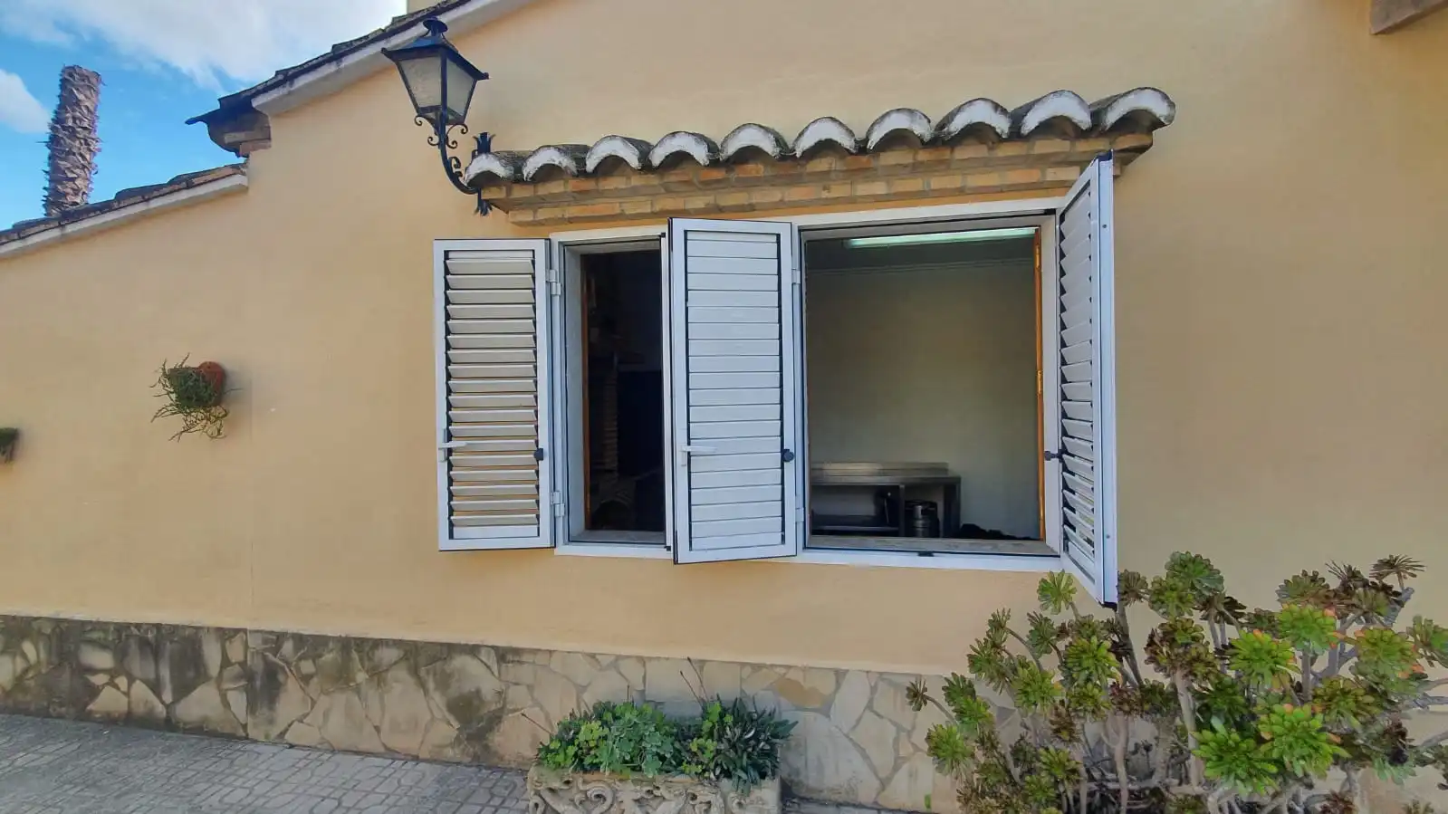 Vista exterior de Casa o chalet en venta en L'Alcúdia de Crespins con Piscina