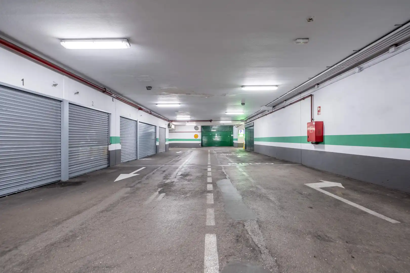 Parking de Piso en venta en Zaragoza con Calefacción, Terraza y Balcón