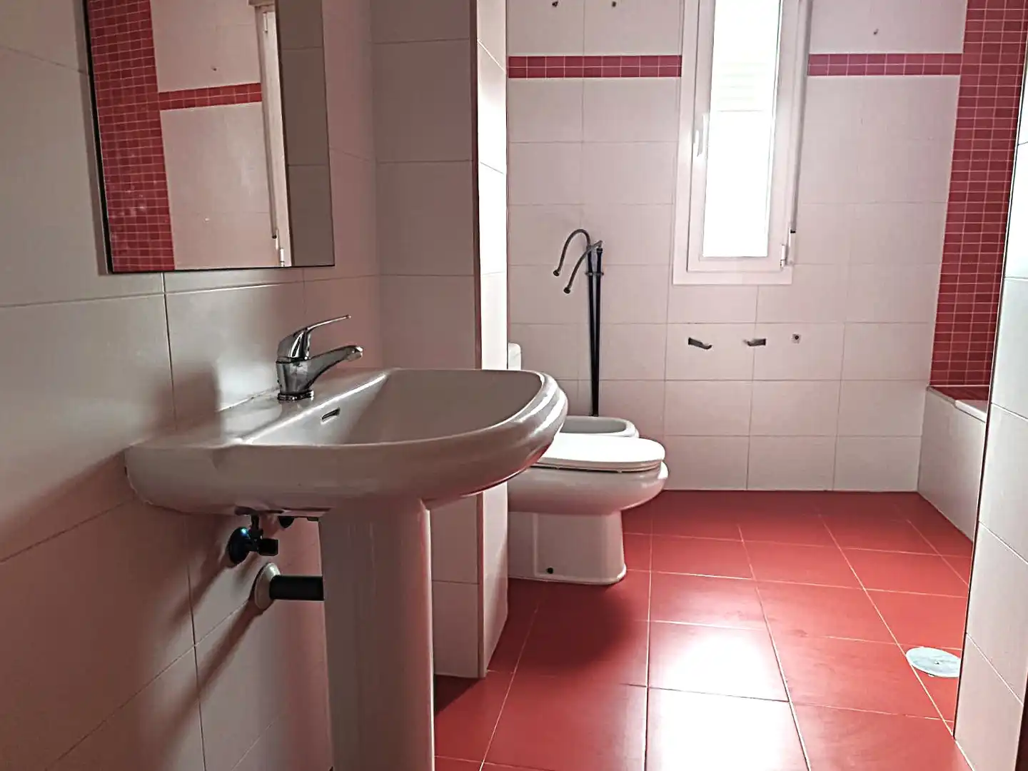 Badezimmer von Wohnung zum Verkauf in Ocaña mit Parkett