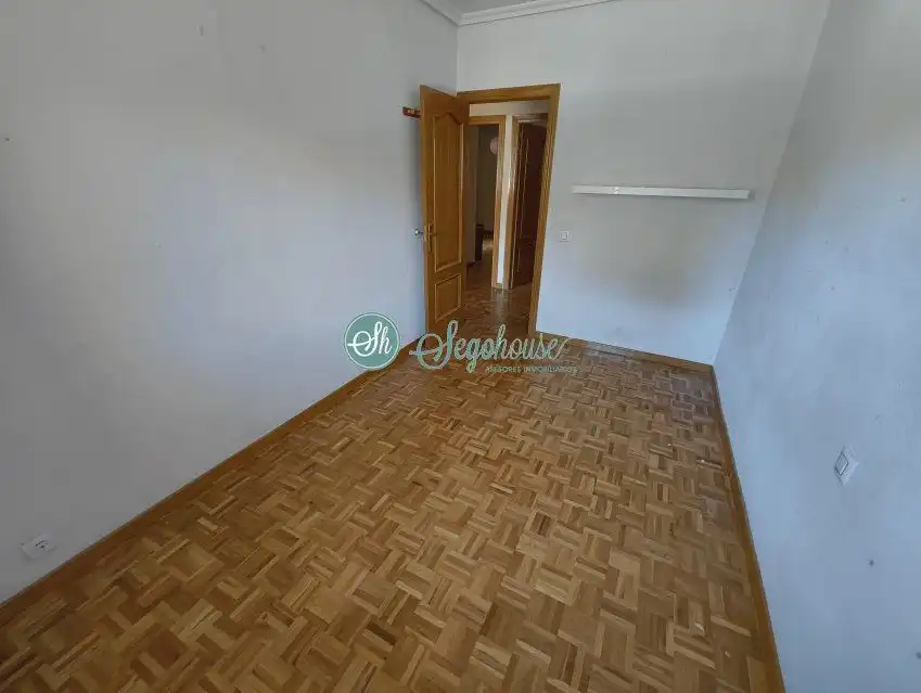 Habitación de Piso en venta en Segovia con Calefacción, Parquet y Trastero