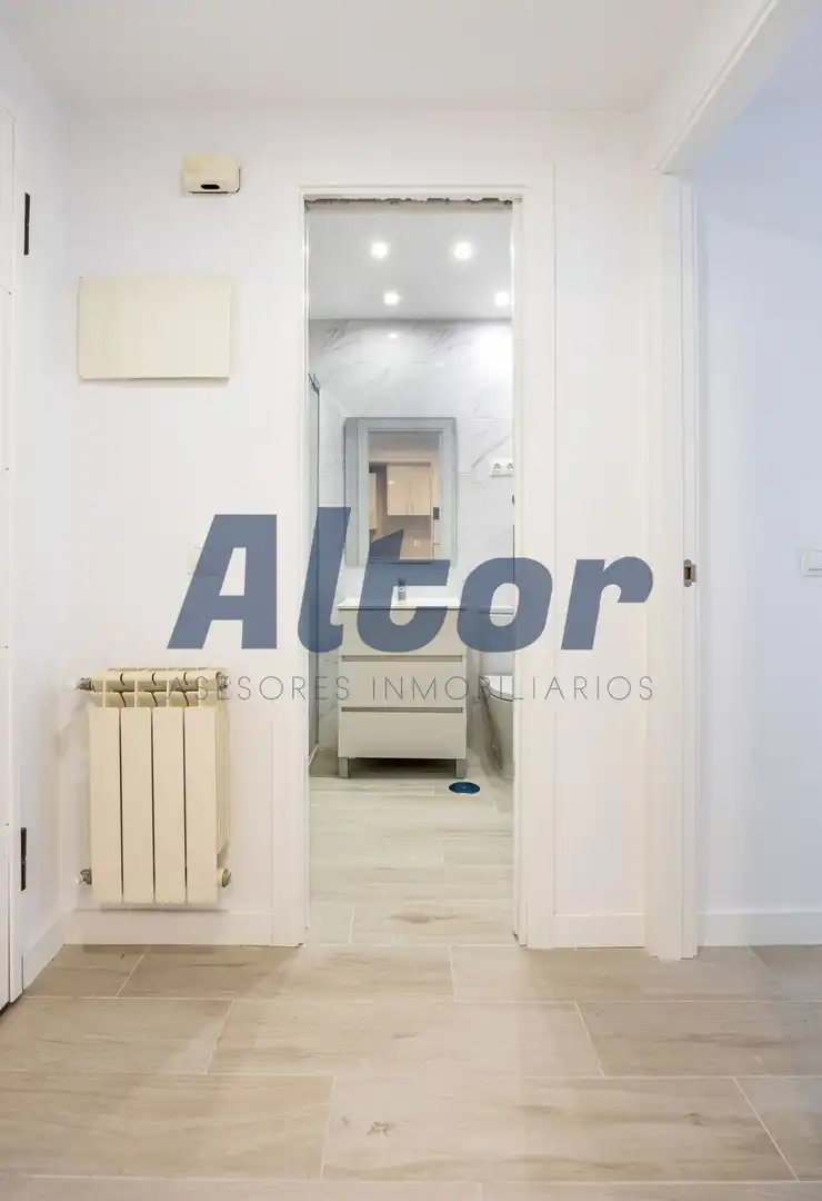 Bedroom of Flat for sale in Madrid  with Air Conditioner, Heating and Storage room