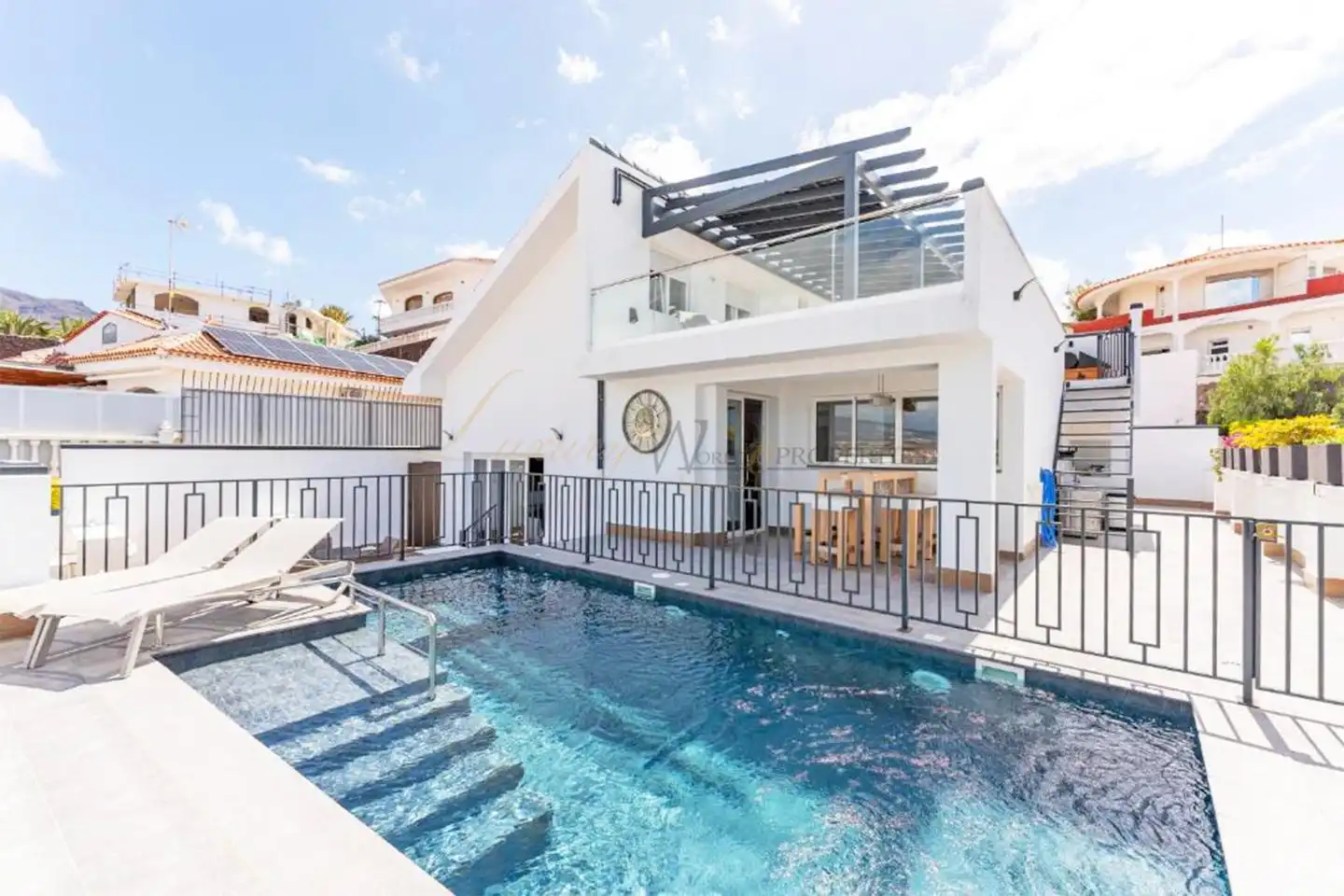 Casa con piscina en venta en Europa