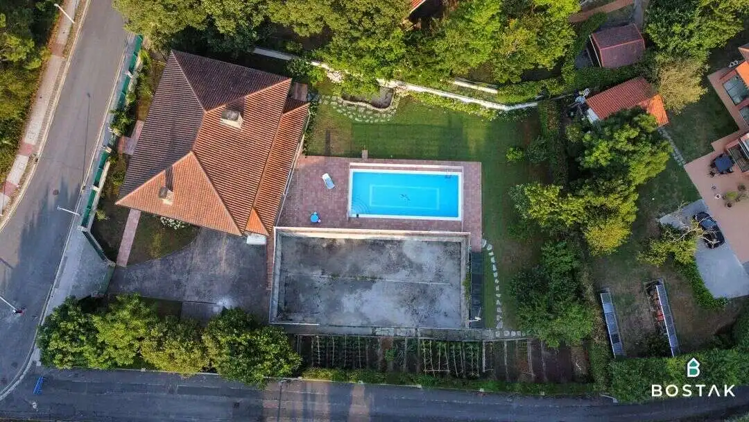 Piscina de Casa o xalet en venda en Barrika amb Calefacció, Jardí privat i Terrassa