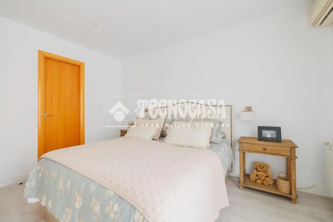 Habitación de Casa adosada en venta en Tres Cantos con Calefacción, Balcón y Piscina comunitaria