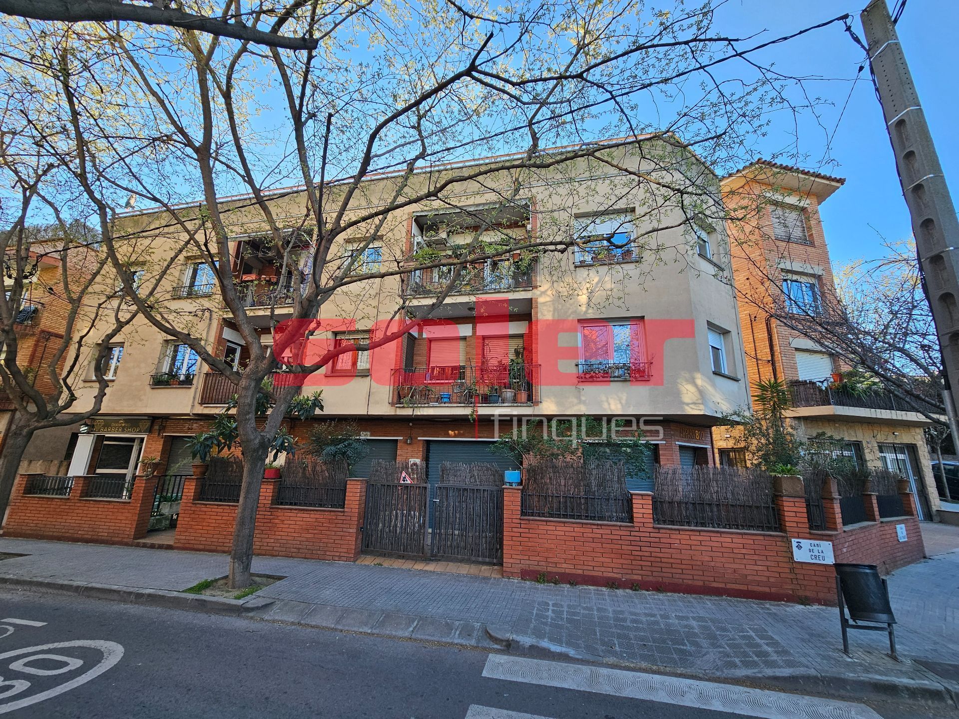 Vista exterior de Local en venda en Sant Cugat del Vallès