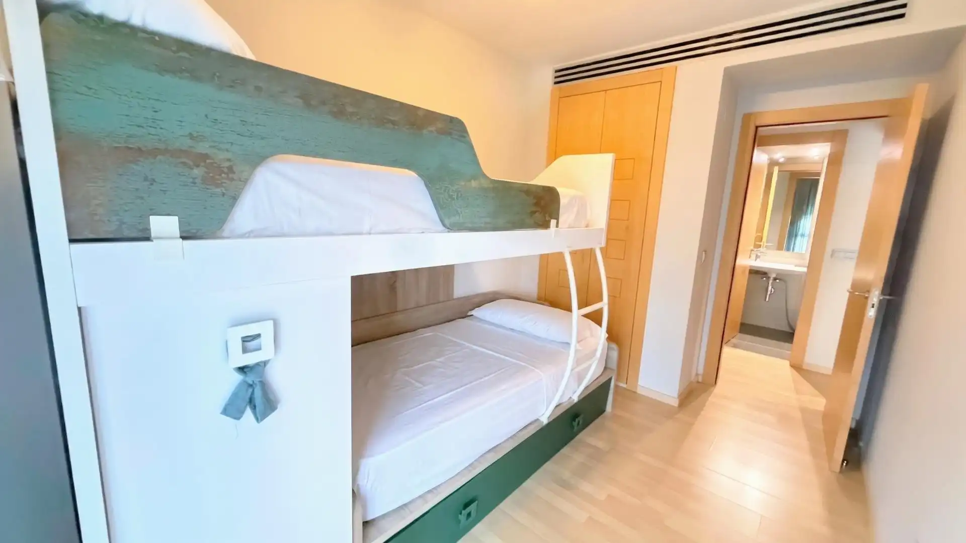 Bedroom of Flat for rent in El Bajondillo