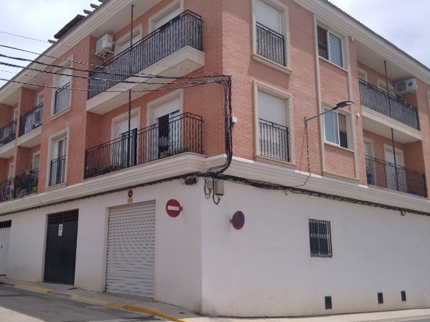 Vista exterior de Pis en venda en Alfarp amb Terrassa i Balcó