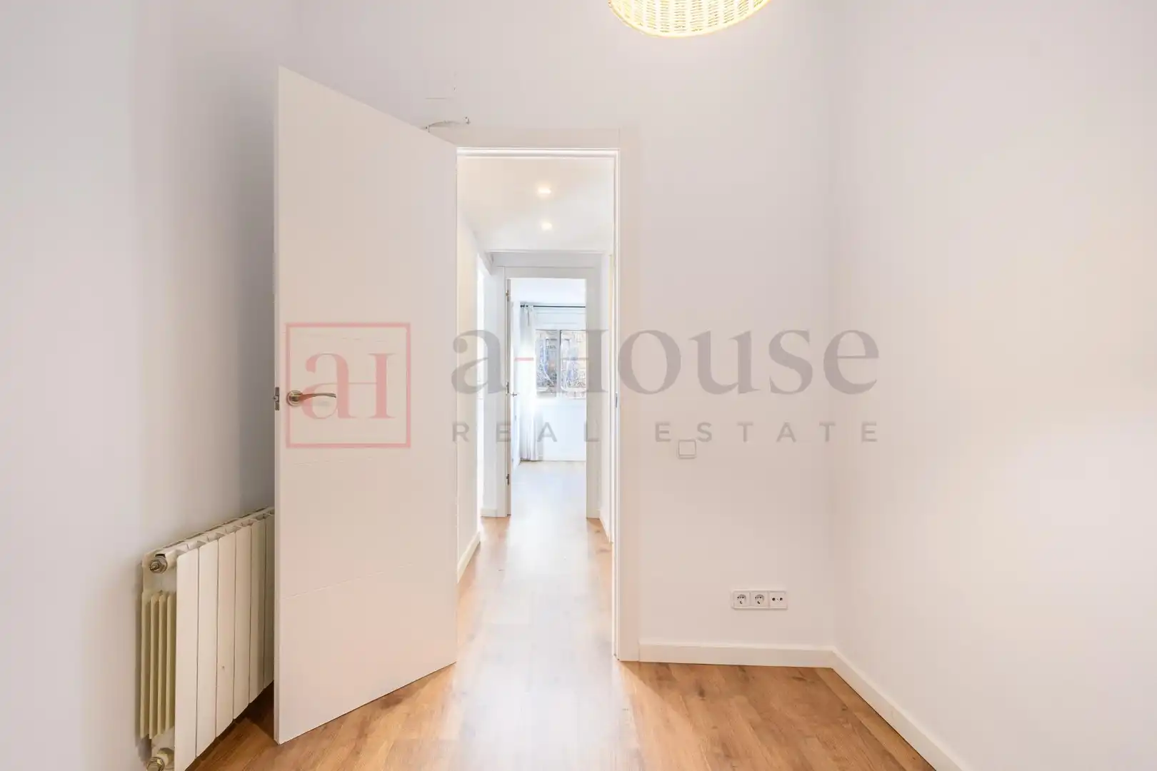 Flat for sale in Barcelona  with Air Conditioner, Heating and Private garden