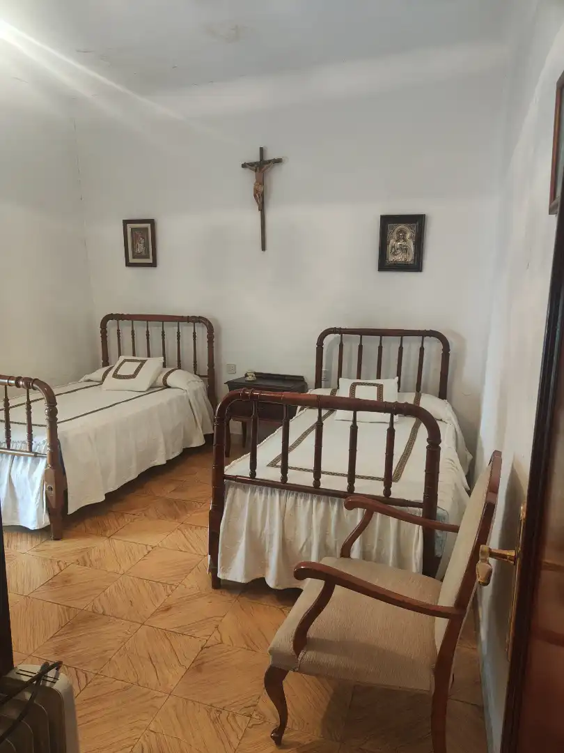 Dormitori de Casa o xalet en venda en Villanueva de la Reina amb Jardí privat