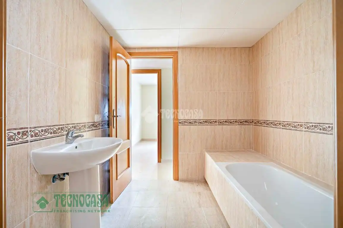 Baño de Piso en venta en Roquetas de Mar con Calefacción y Terraza