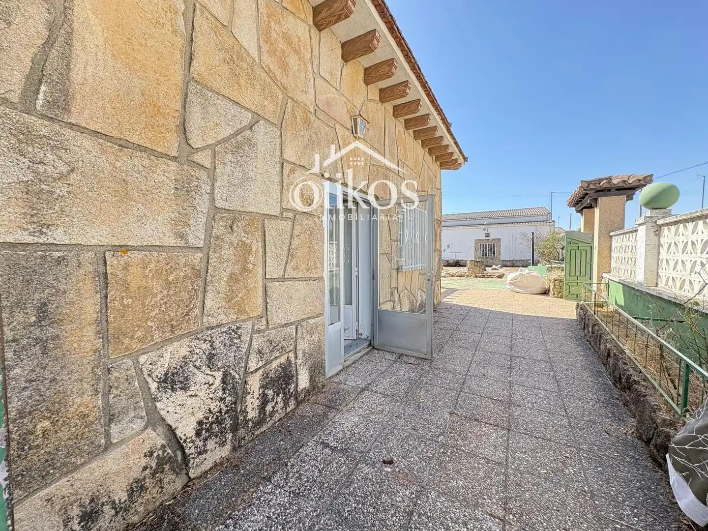 Vista exterior de Casa o xalet en venda en Vitigudino amb Calefacció, Piscina i Moblat