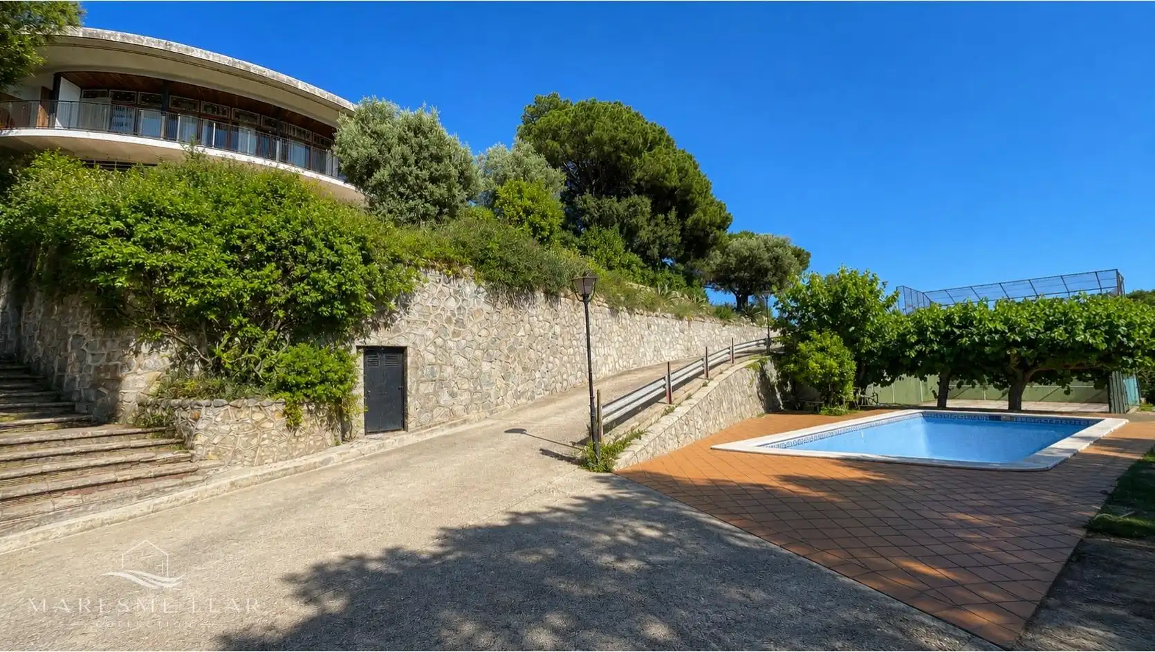Vista exterior de Casa o xalet en venda en Sant Pol de Mar amb Jardí privat i Piscina
