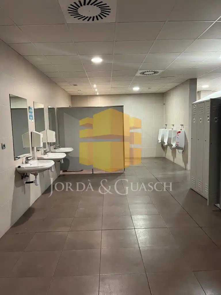 Badezimmer von Fabrikhallen zur Miete in Chiva