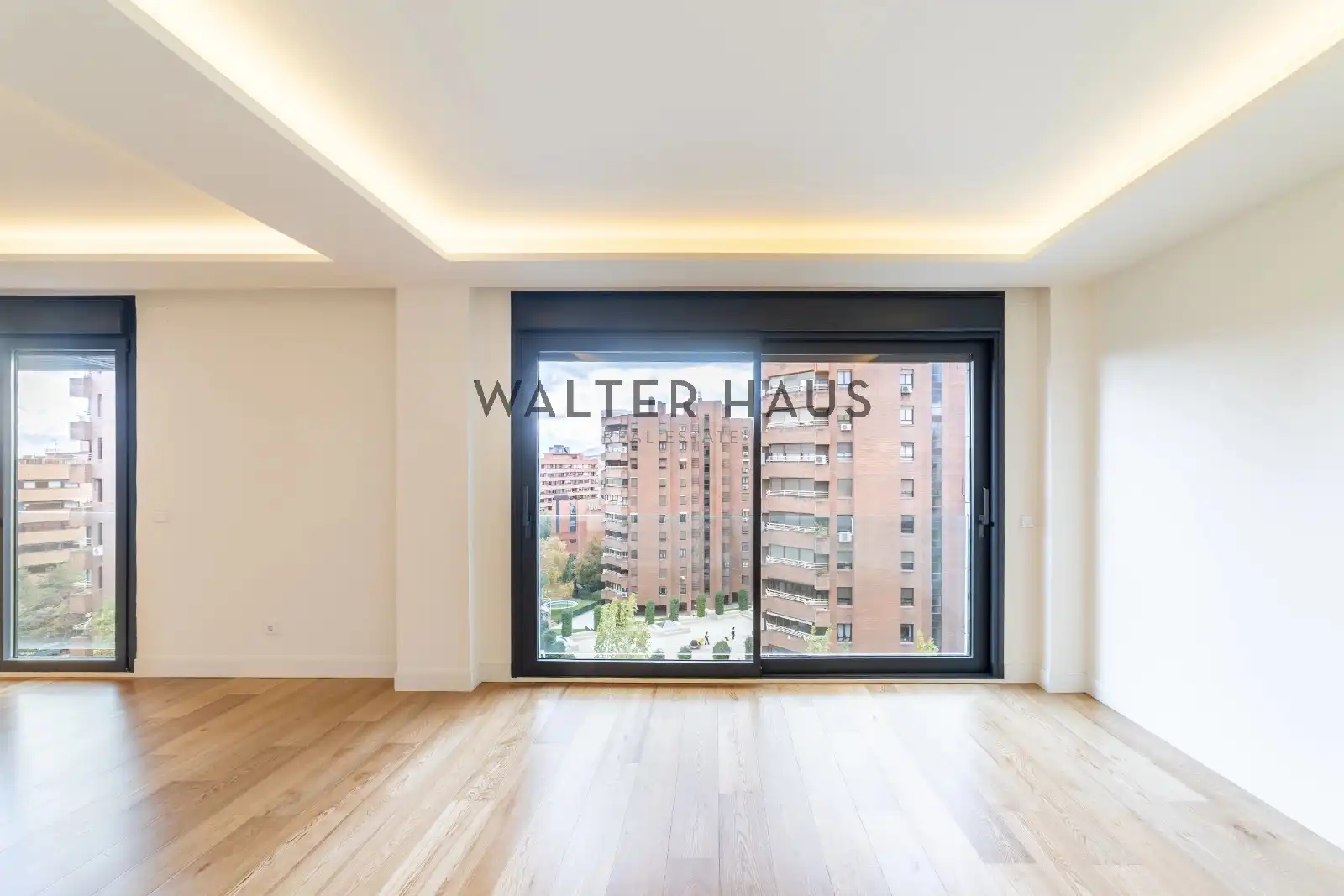 Vista exterior de Piso de alquiler en Madrid con Aire acondicionado, Calefacción y Horno