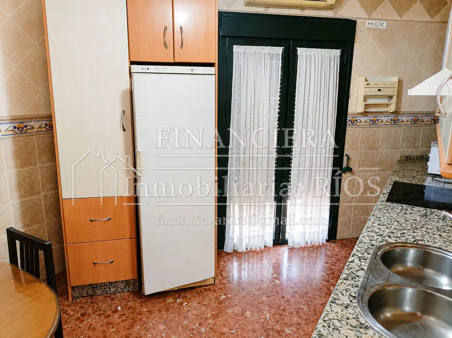 Cuina de Casa o xalet en venda en Alcalá de Guadaira amb Aire condicionat i Terrassa