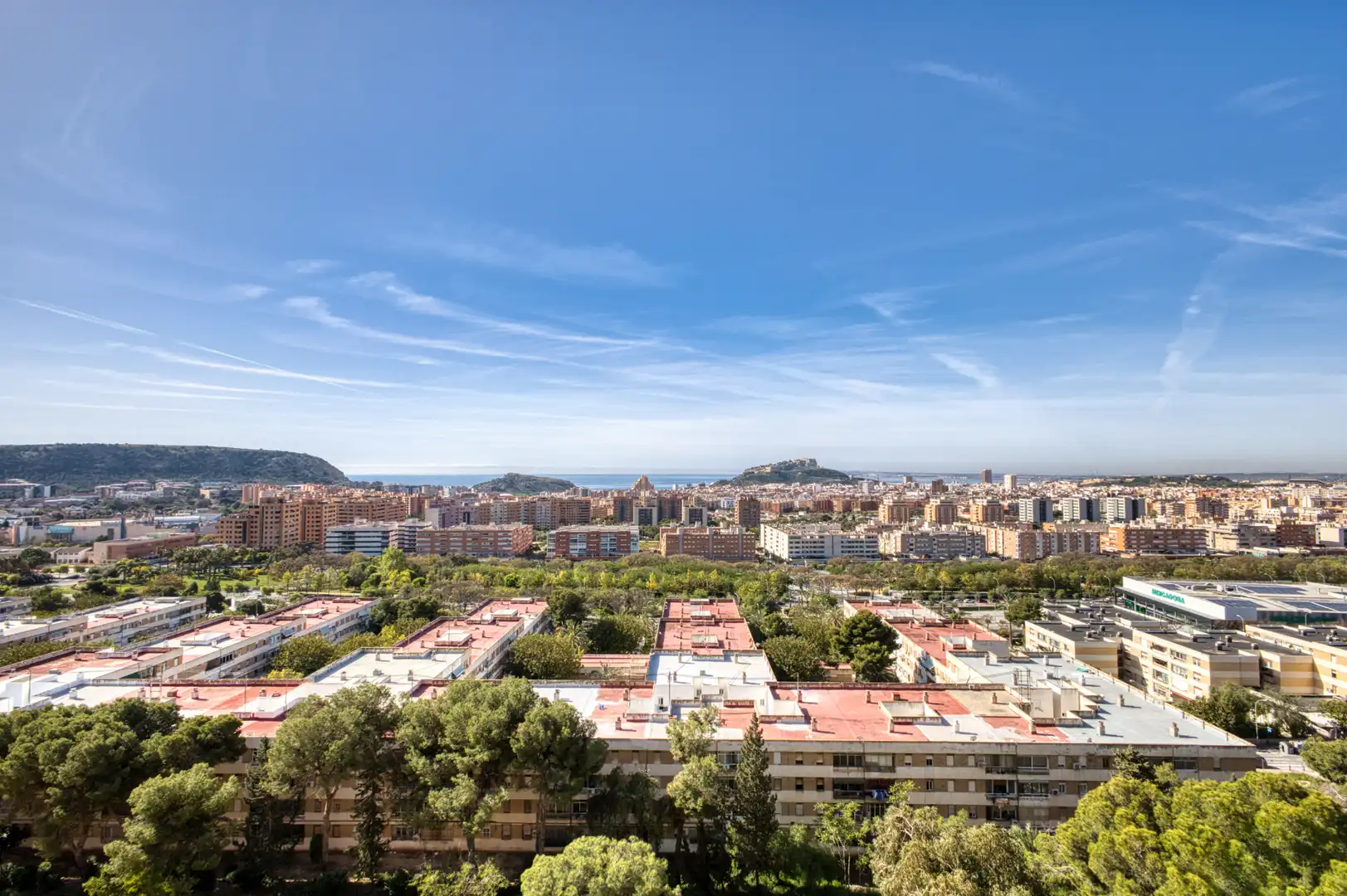 Vista exterior de Pis en venda en Alicante / Alacant amb Calefacció, Moblat i Forn